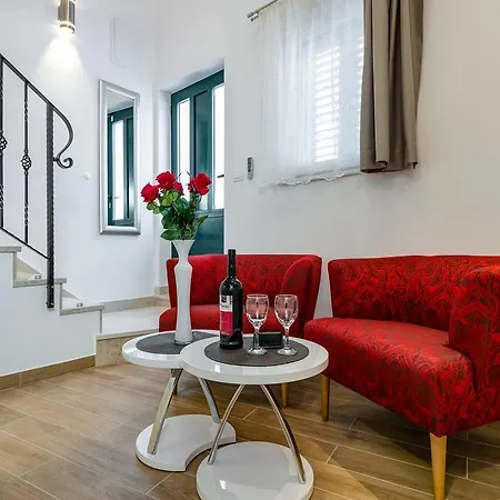 Red Queen Luxury Studio 스플리트