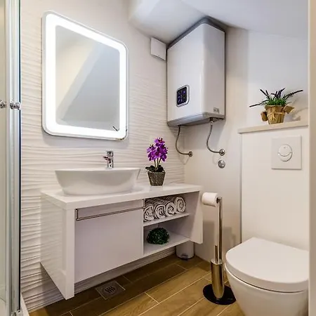 아파트 Red Queen Luxury Studio 스플리트